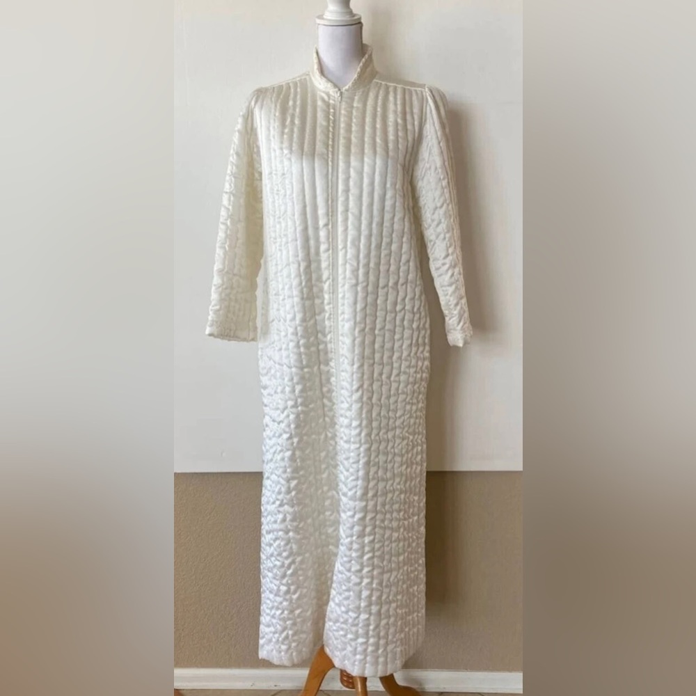 Vintage Miss Elaine Quilted White Zipper Robe House Coat